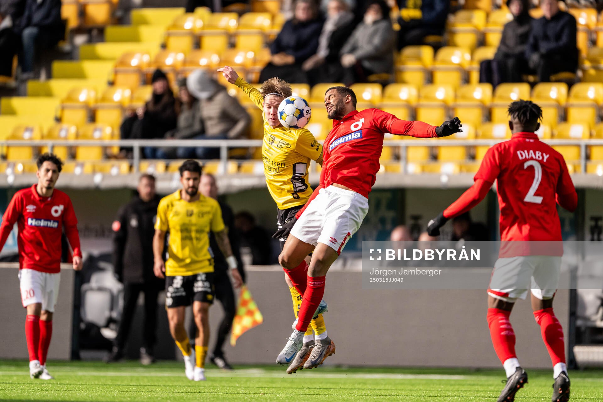 Elfsborgs Taylor Silverholt och Degerfors Leon Hien