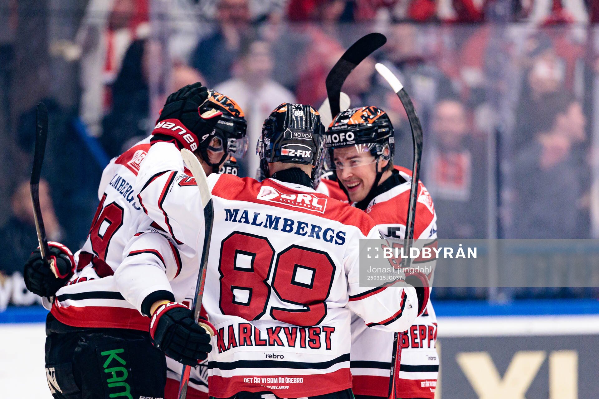 Örebros spelare jublar