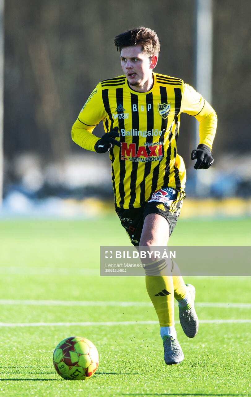 IFK Hässleholms Viktor Ahlgren i träningsmatchen mellan IFK Hässleholm och Älmhults IF i Sösdala 15 mars 2025.