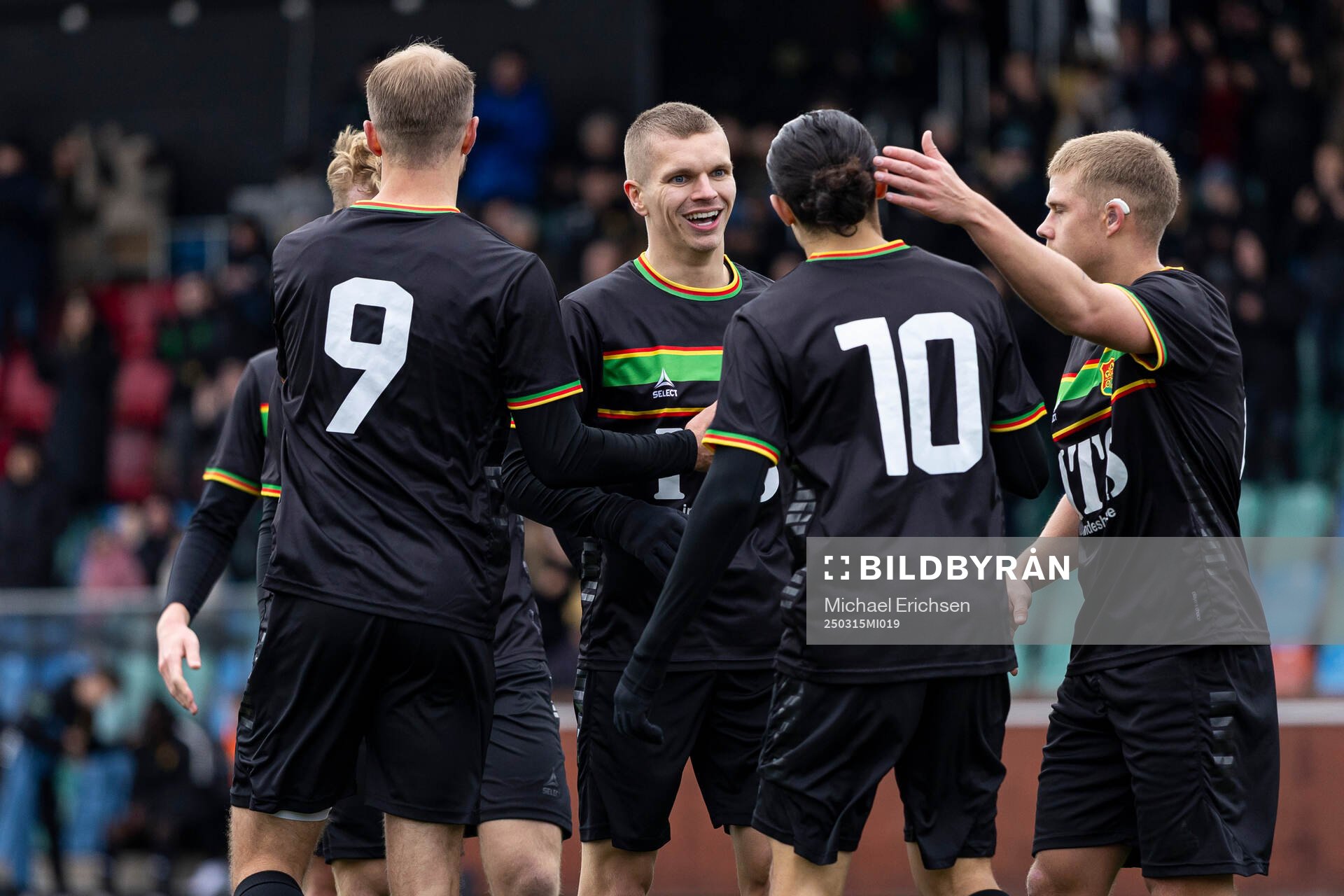 GAIS Lucas Hedlund jublar efter 2-1 under träningsmatchen i fotboll mellan GAIS och Varberg den 15 mars 2025 i Göteborg. 