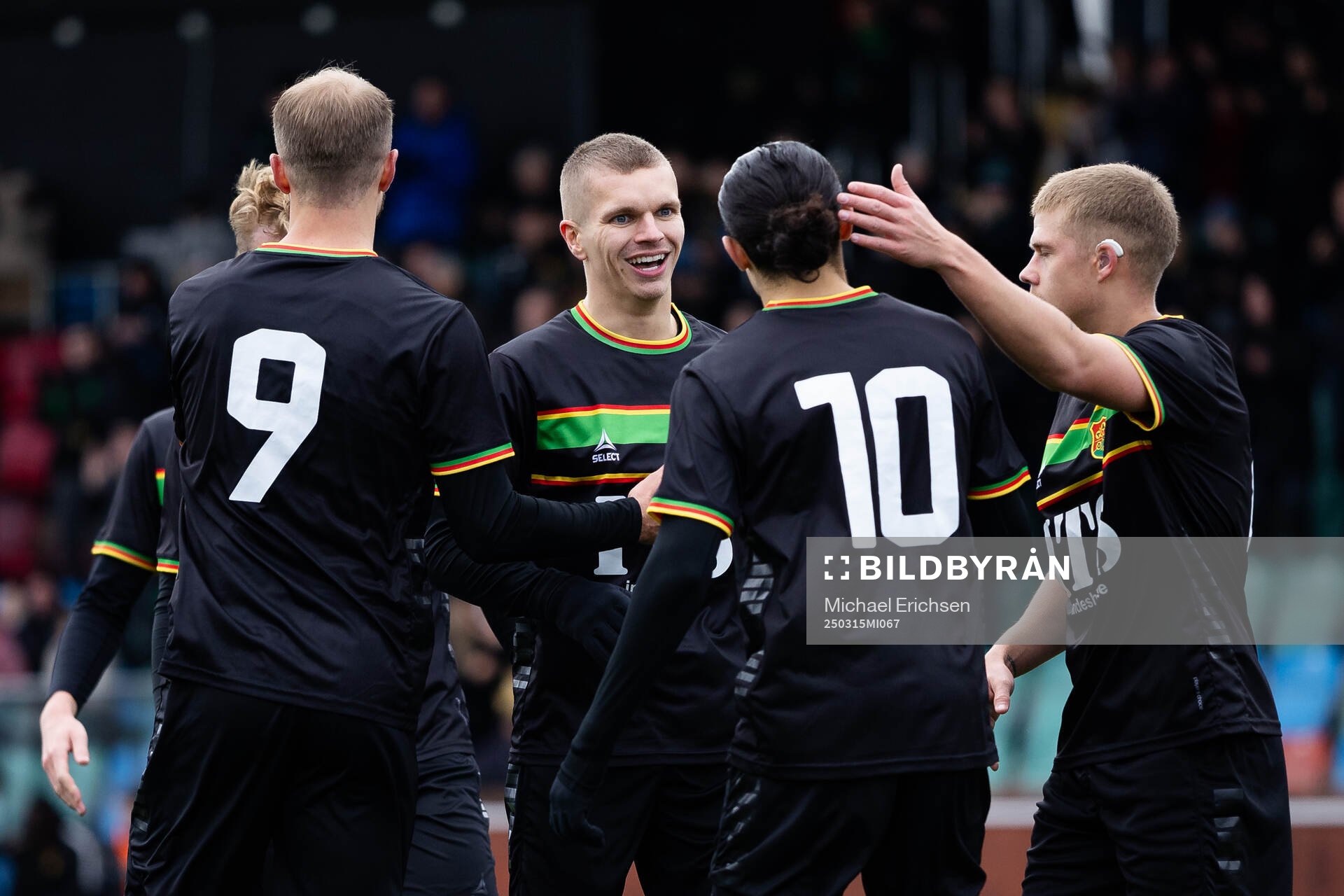 GAIS Lucas Hedlund jublar ihop med Amin Boudri
