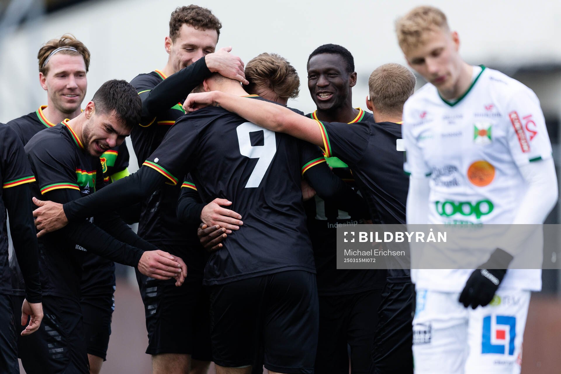 GAIS Gustav Lundgren jublar med lagkamrater