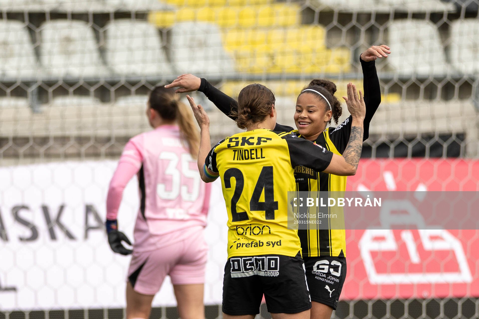 Häckens Felicia Schröder jublar efter 2-0 under fotbollsmatchen i Svenska Cupen mellan Häcken och Djurgården den 15 mars 2025 i Göteborg.