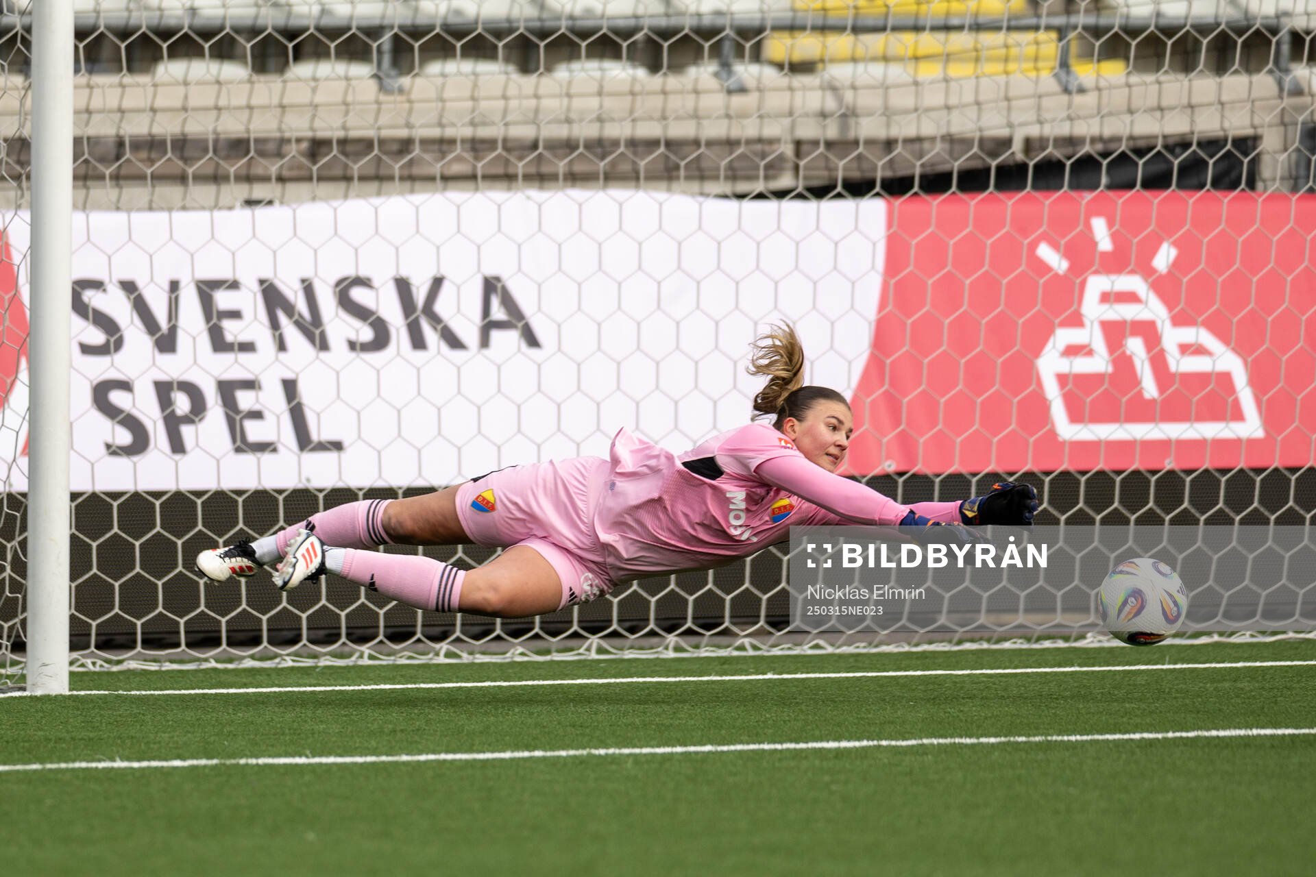 Djurgårdens målvakt Anna Aurora Koivunen under fotbollsmatchen i Svenska Cupen mellan Häcken och Djurgården den 15 mars 2025 i Göteborg.