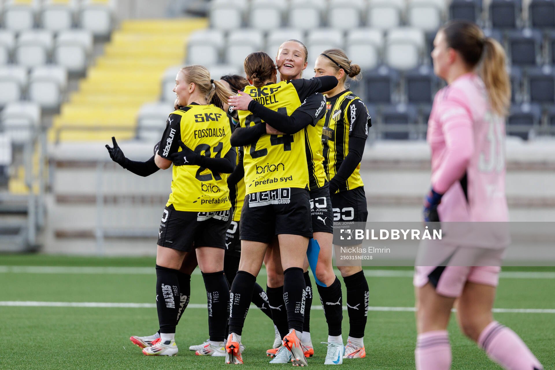 Häckens Alexandra Larsson jublar