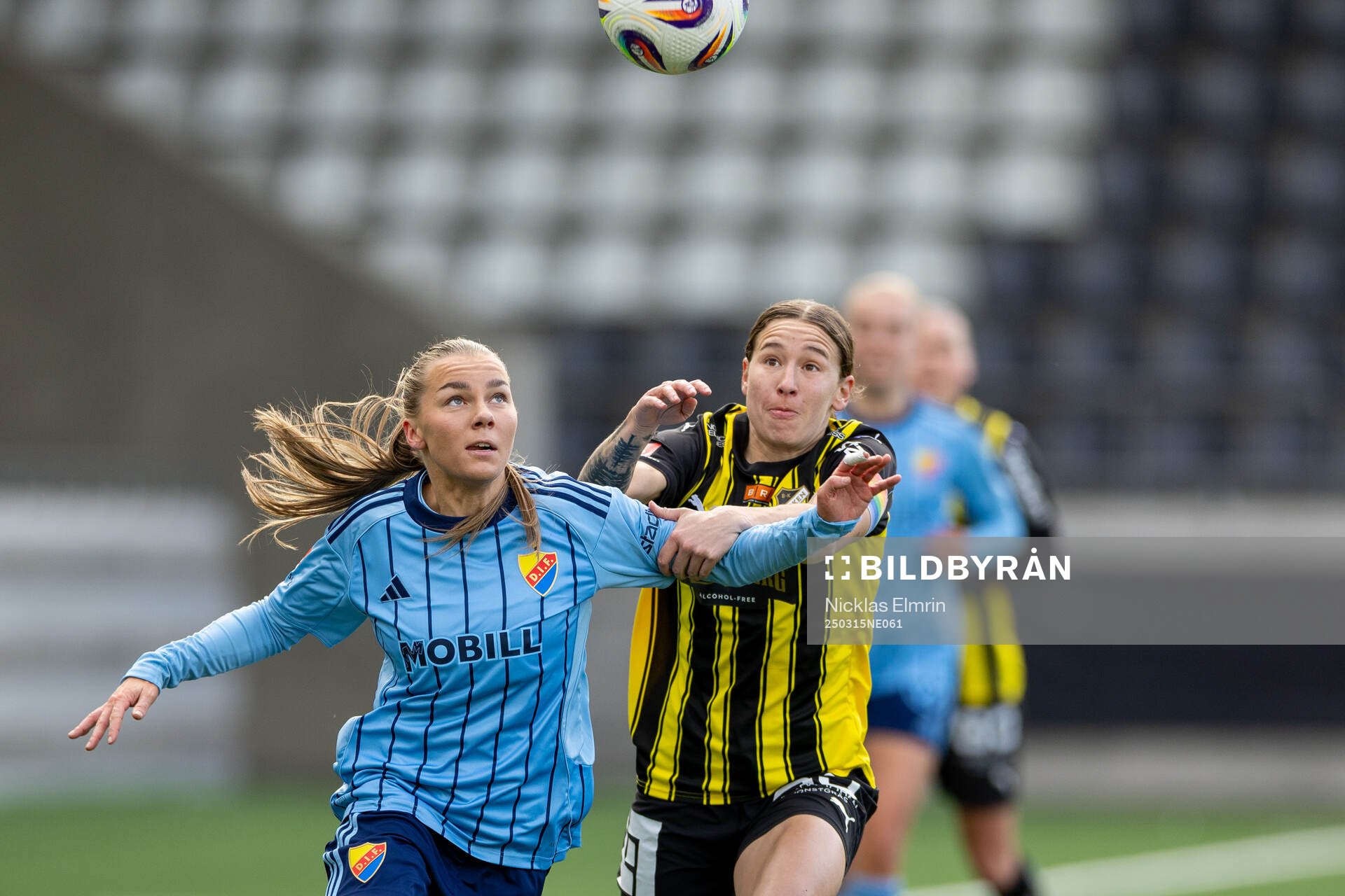 Djurgårdens Ebba Hed och Häckens Tabby Tindell
