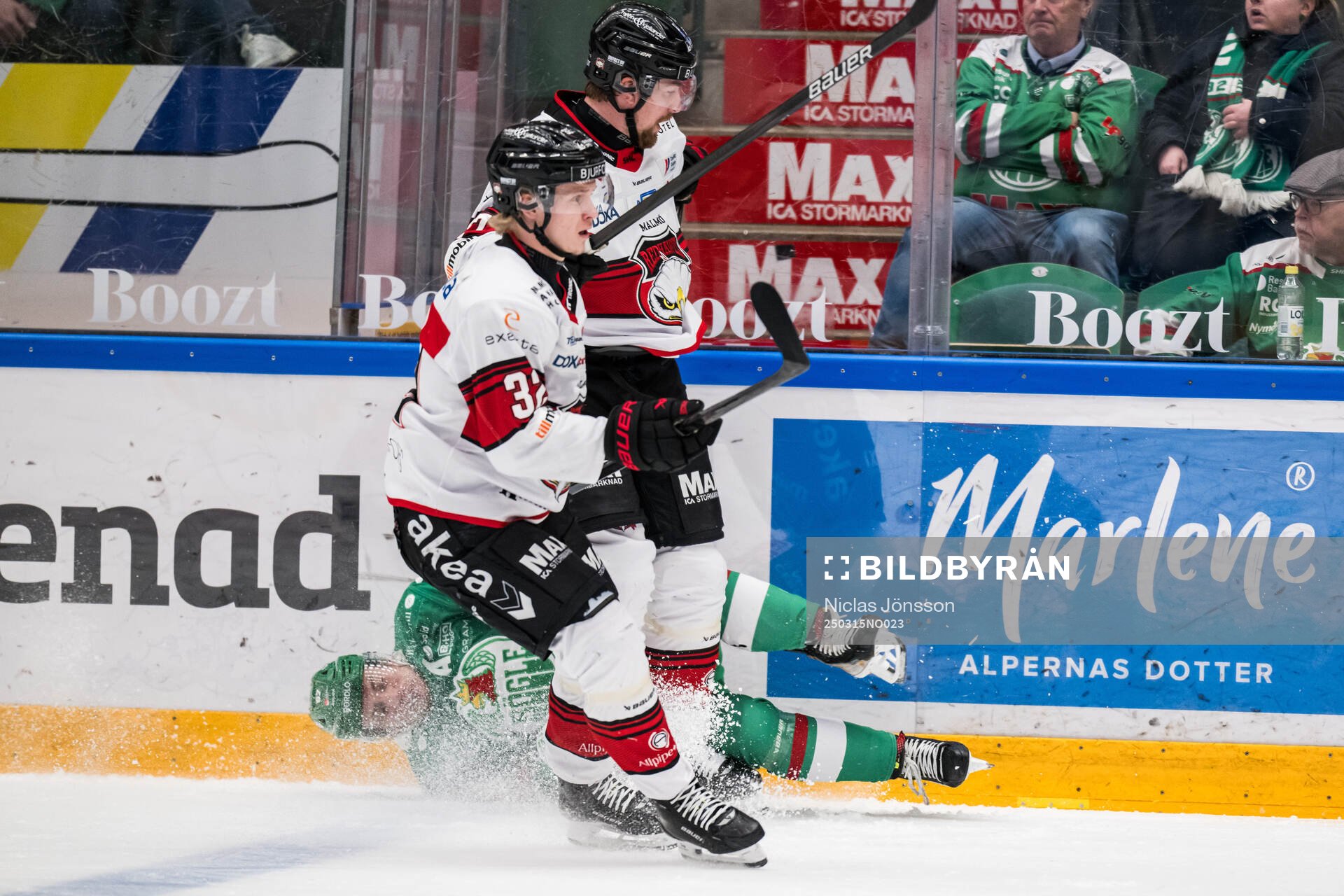 Malmö Redhawks Johan Ivarsson och Rögles Leon Bristedt
