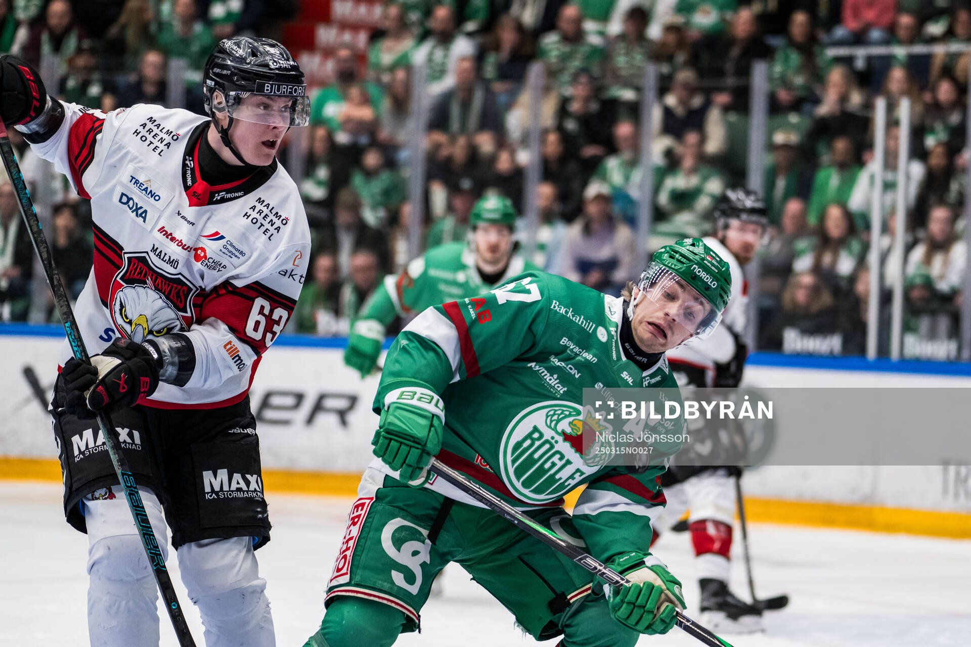 Malmö Redhawks Fredrik Händemark och Rögles Leon Bristedt