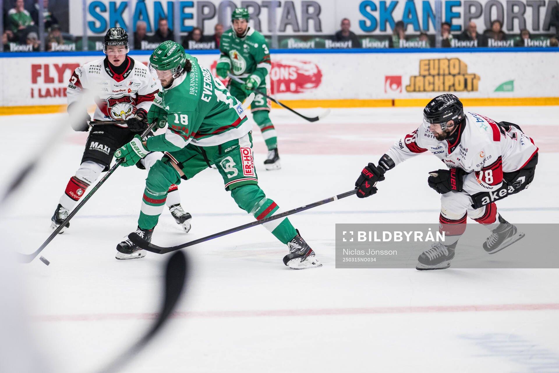 Rögles Dennis Everberg och Malmö Redhawks Robin Hanzl
