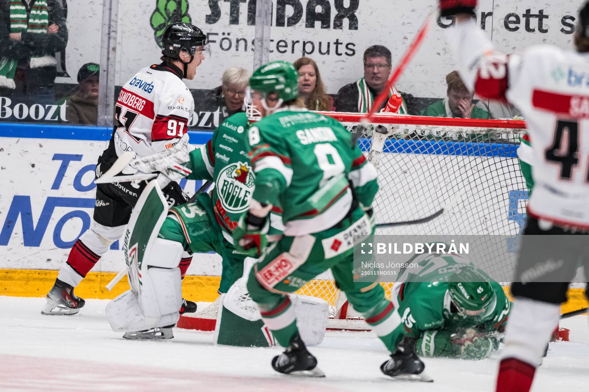 Malmö Redhawks Axel Sundberg jublar