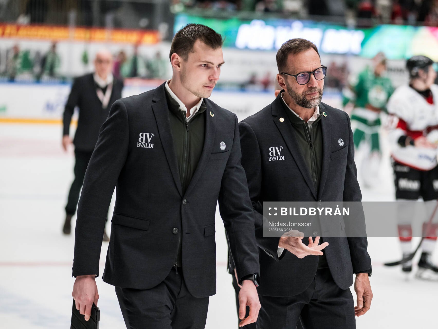 Rögles assisterande tränare Max Bohlin och tränare Roger