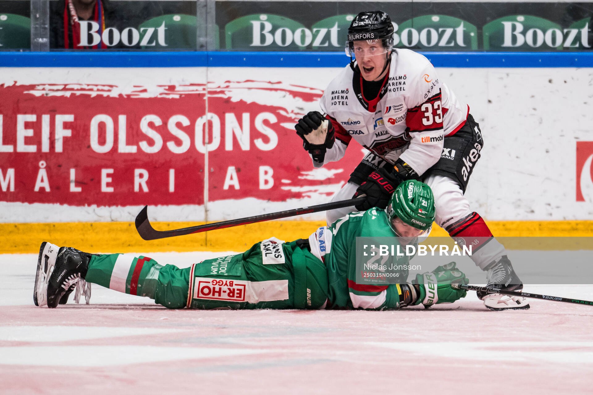 Malmö Redhawks Lassi Thomson och Rögles Henry Bowlby