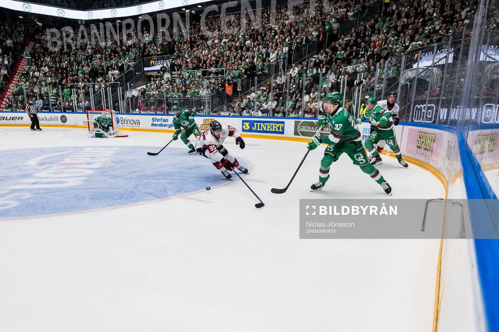 Malmö Redhawks Carl Persson och Rögles Albin Sundsvik