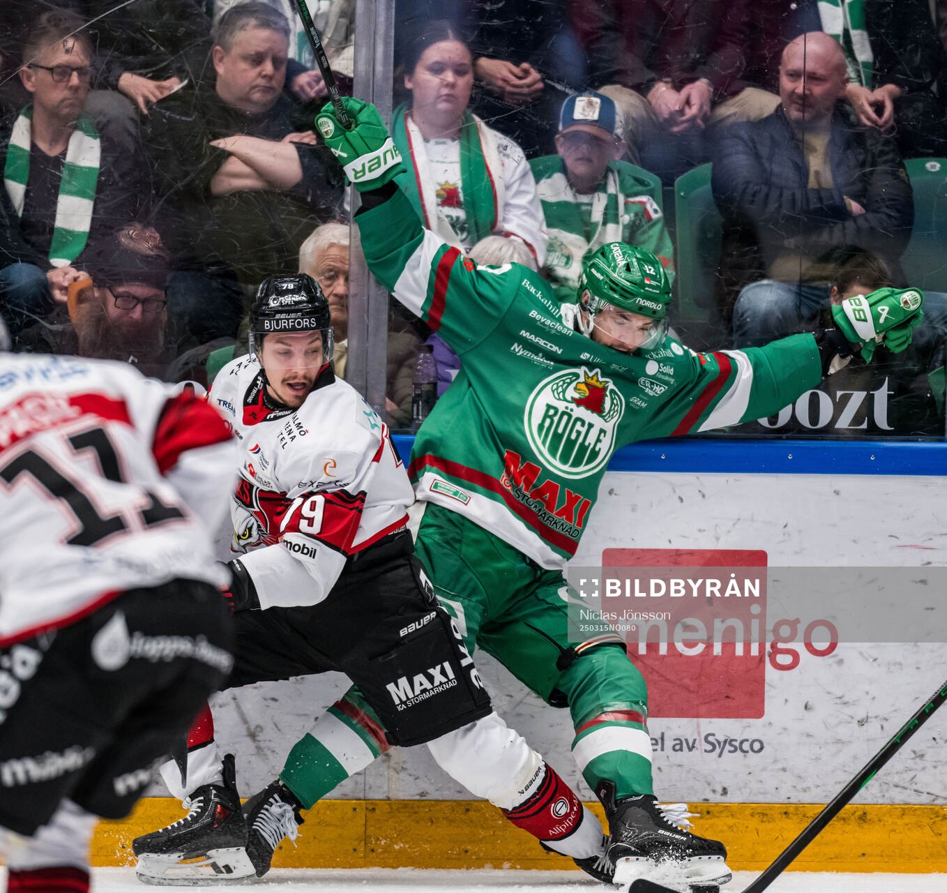 Malmö Redhawks Robin Hanzl och Rögles Brady Ferguson