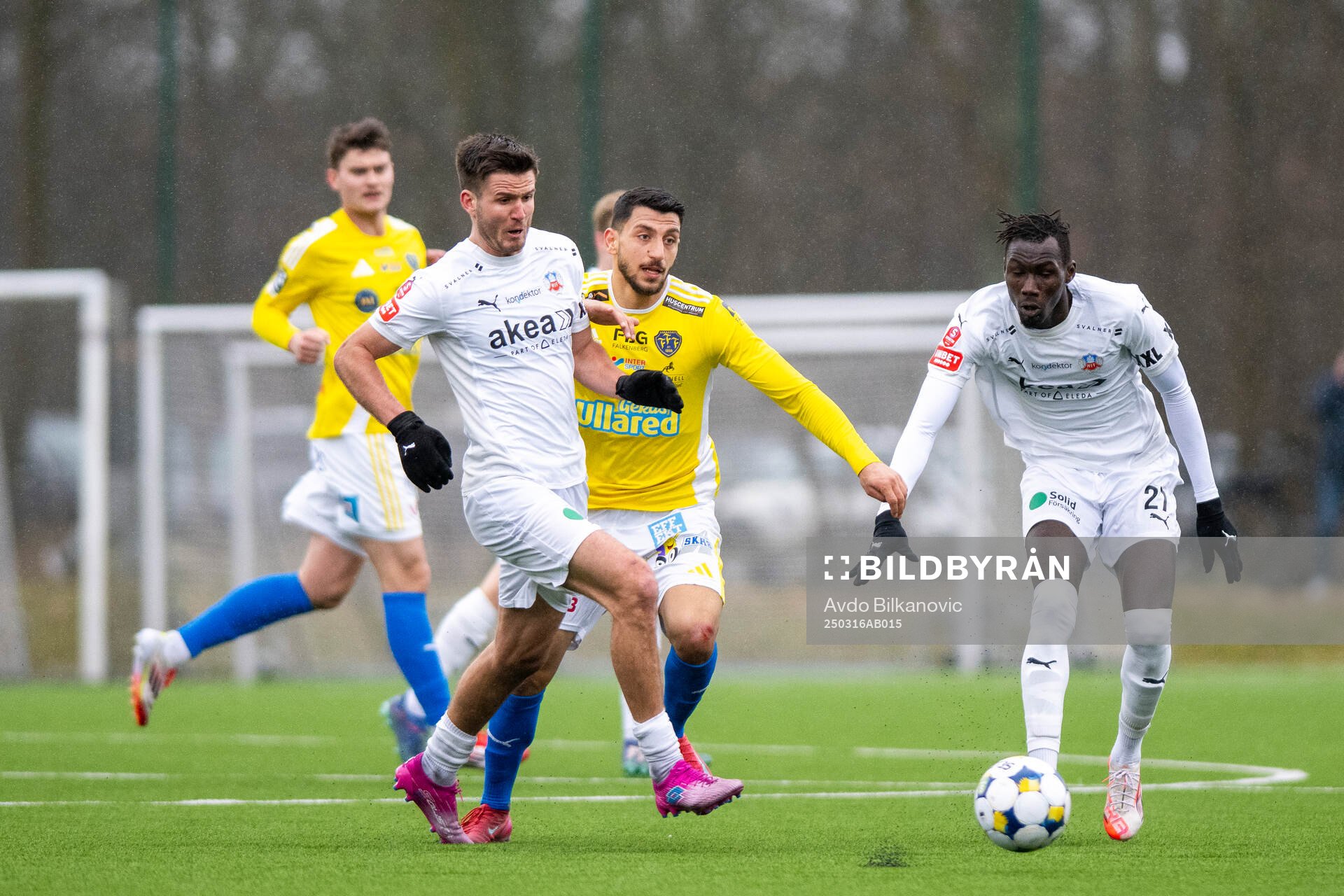 Helsingborgs Wilhelm Loeper och Falkenbergs Leonardo Farah