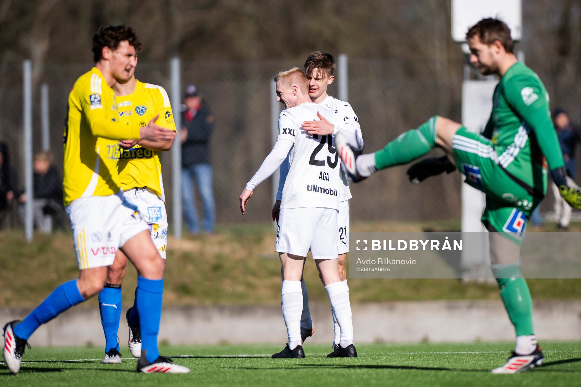 Helsingborgs Oscar Aga och Adrian Svanbäck jublar
