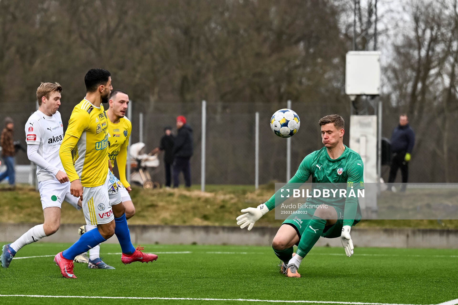 Helsingborgs Johan Brattberg räddning på skott av