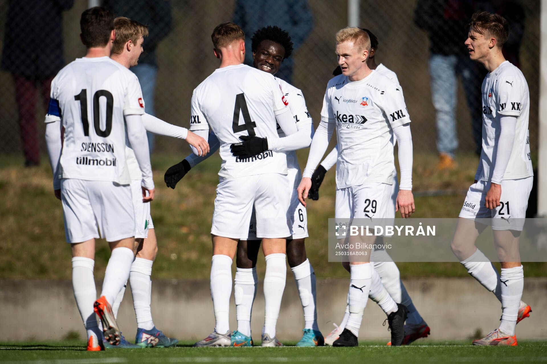 Helsingborgs Samuel Asoma jublar under träningsmatchen mellan Helsingborg och Falkenberg den 16 mars 2025 i Helsingborg. 