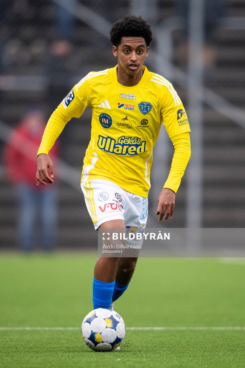 Falkenbergs Seif Ali Hindi under träningsmatchen mellan Helsingborg och Falkenberg den 16 mars 2025 i Helsingborg. 