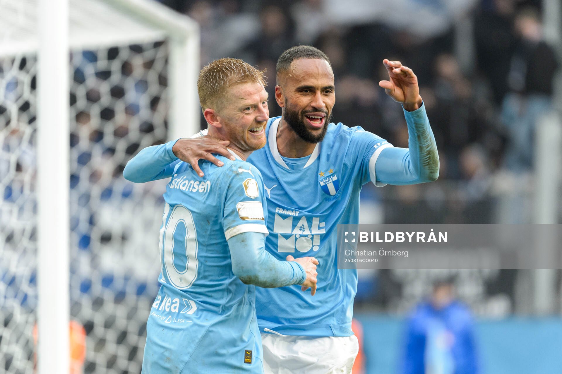Malmö FFs Anders Christiansen och Isaac Kiese Thelin jublar
