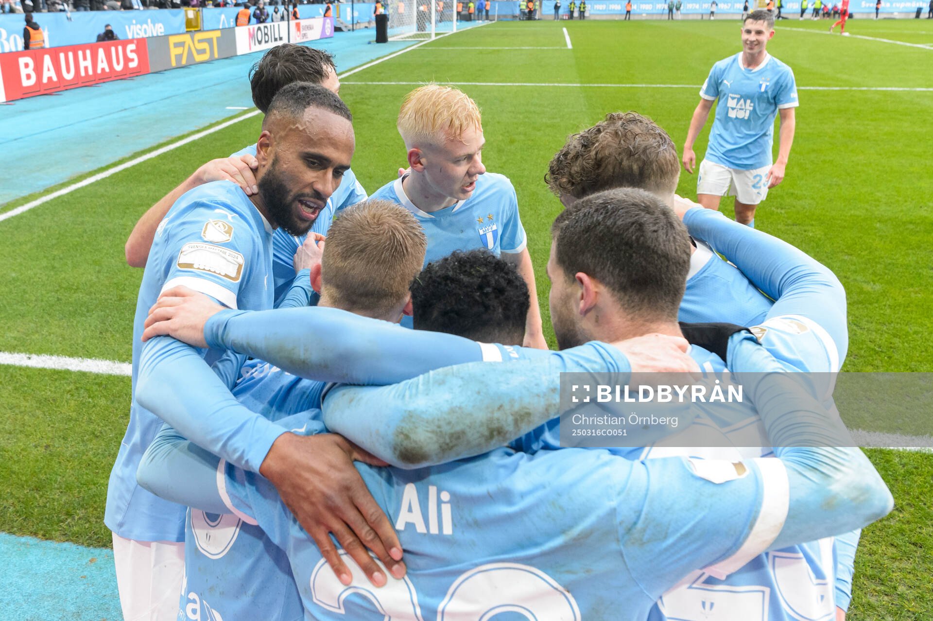 Malmö FFs Isaac Kiese Thelin jublar med lagkamrater