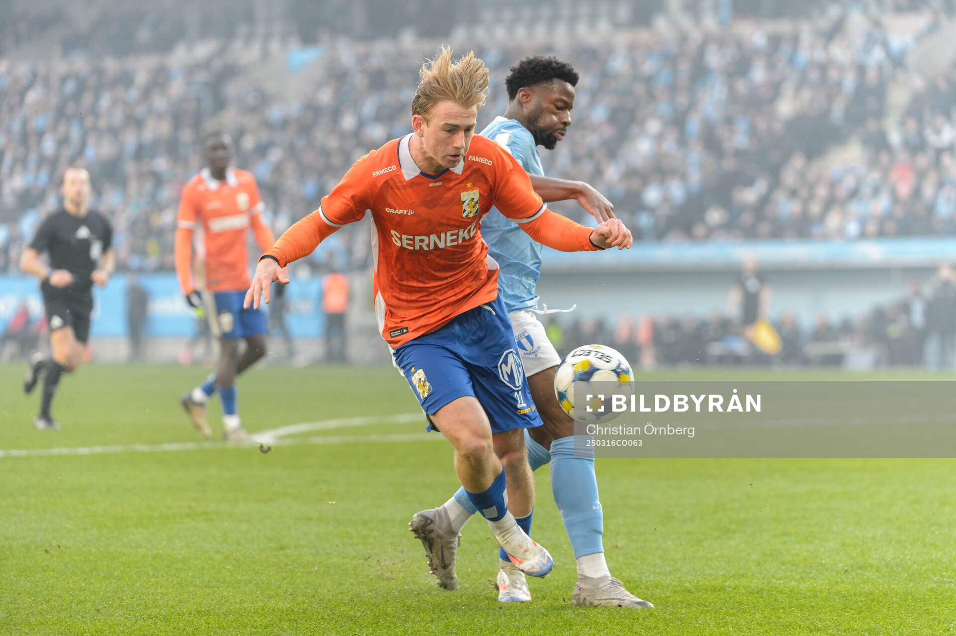 IFK Göteborgs Noah Tolf och Malmö FFs Emmanuel Ekong