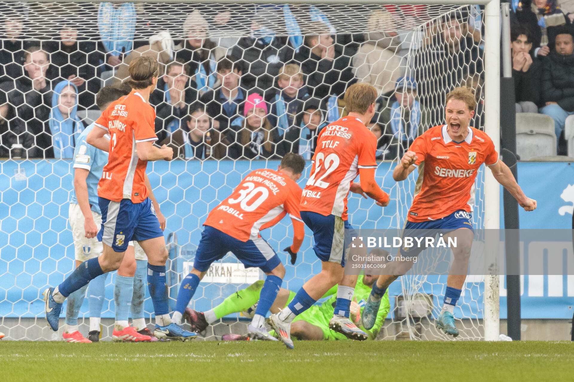IFK Göteborgs Max Fenger jublar