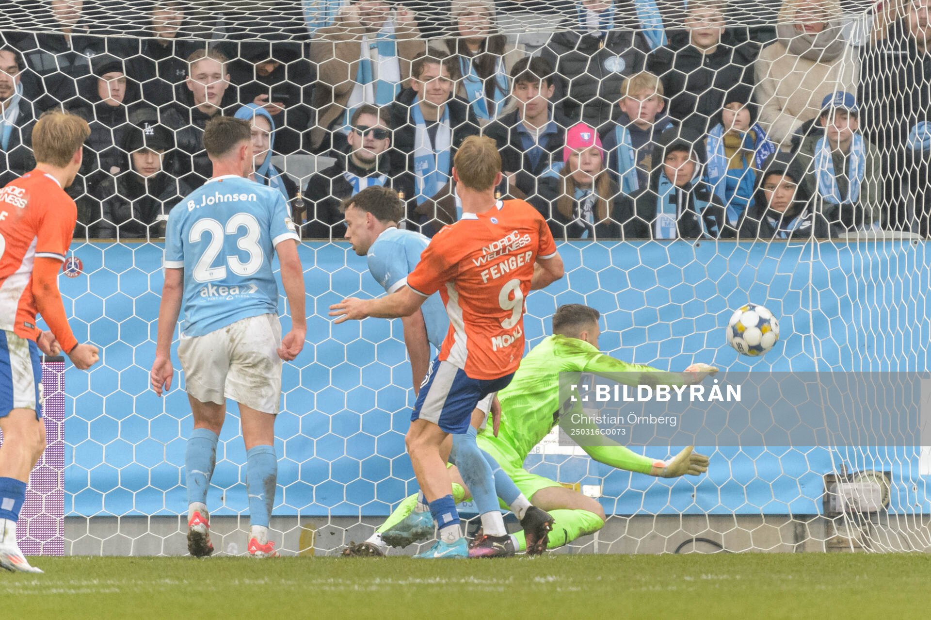 IFK Göteborgs Max Fenger gör 1-0 på Malmö FFs Ricardo