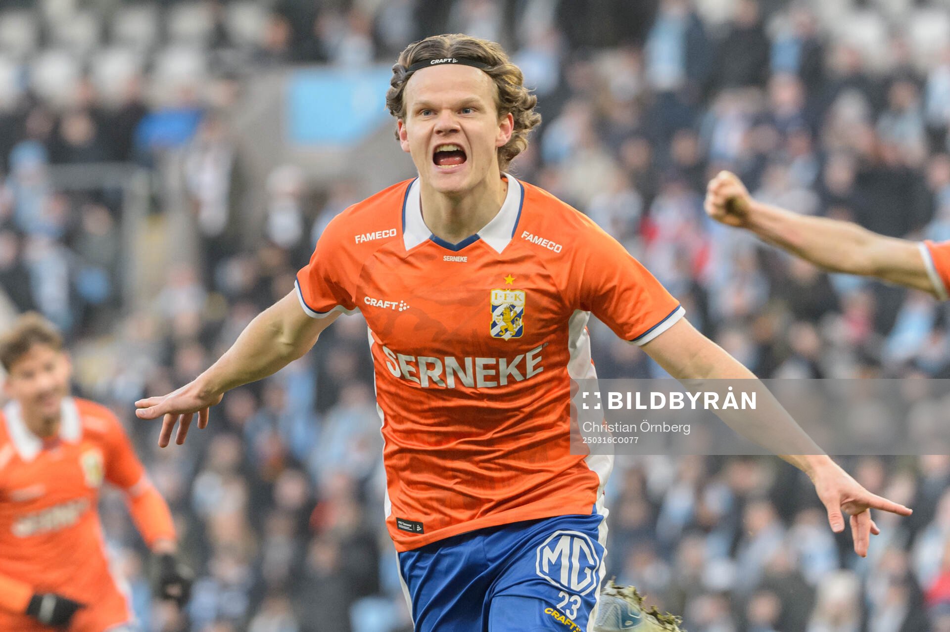 IFK Göteborgs Kolbeinn Thordarson jublar efter 2-2 under semifinalen i Svenska Cupen mellan Malmö FF och IFK Göteborg den 16 mars 2025 i Malmö. 