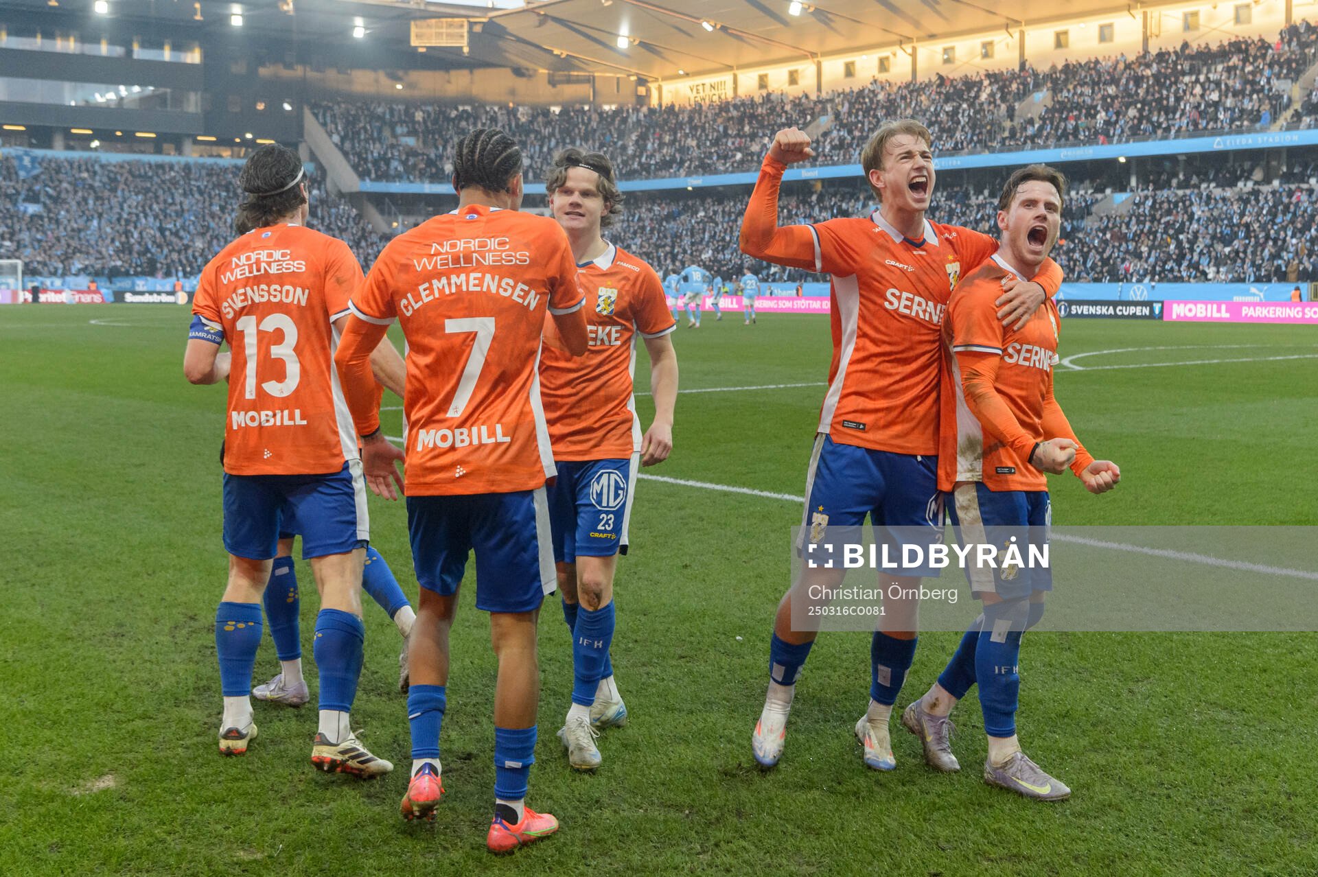 IFK Göteborgs spelare jublar