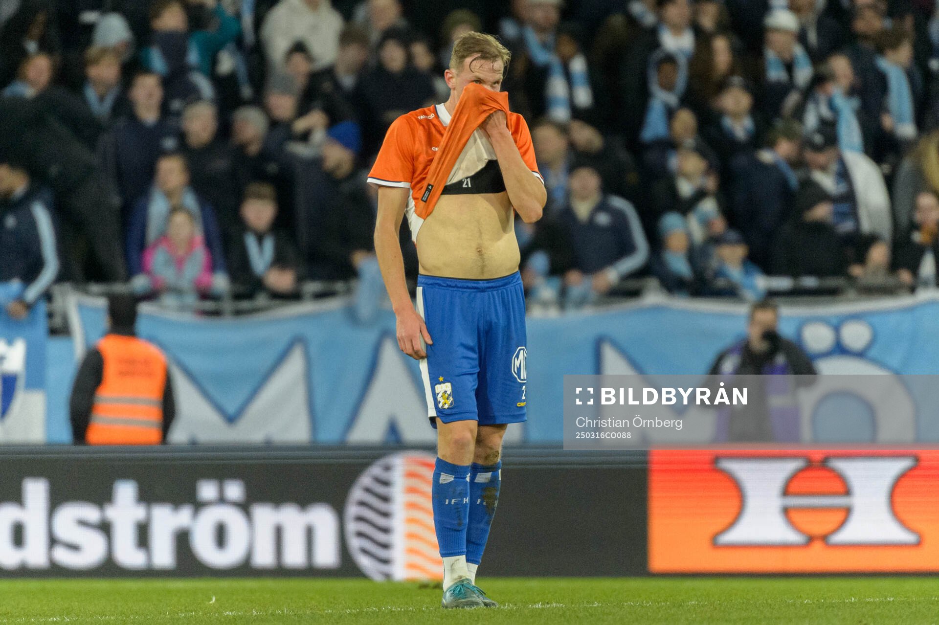 IFK Göteborgs Adam Carlén deppar