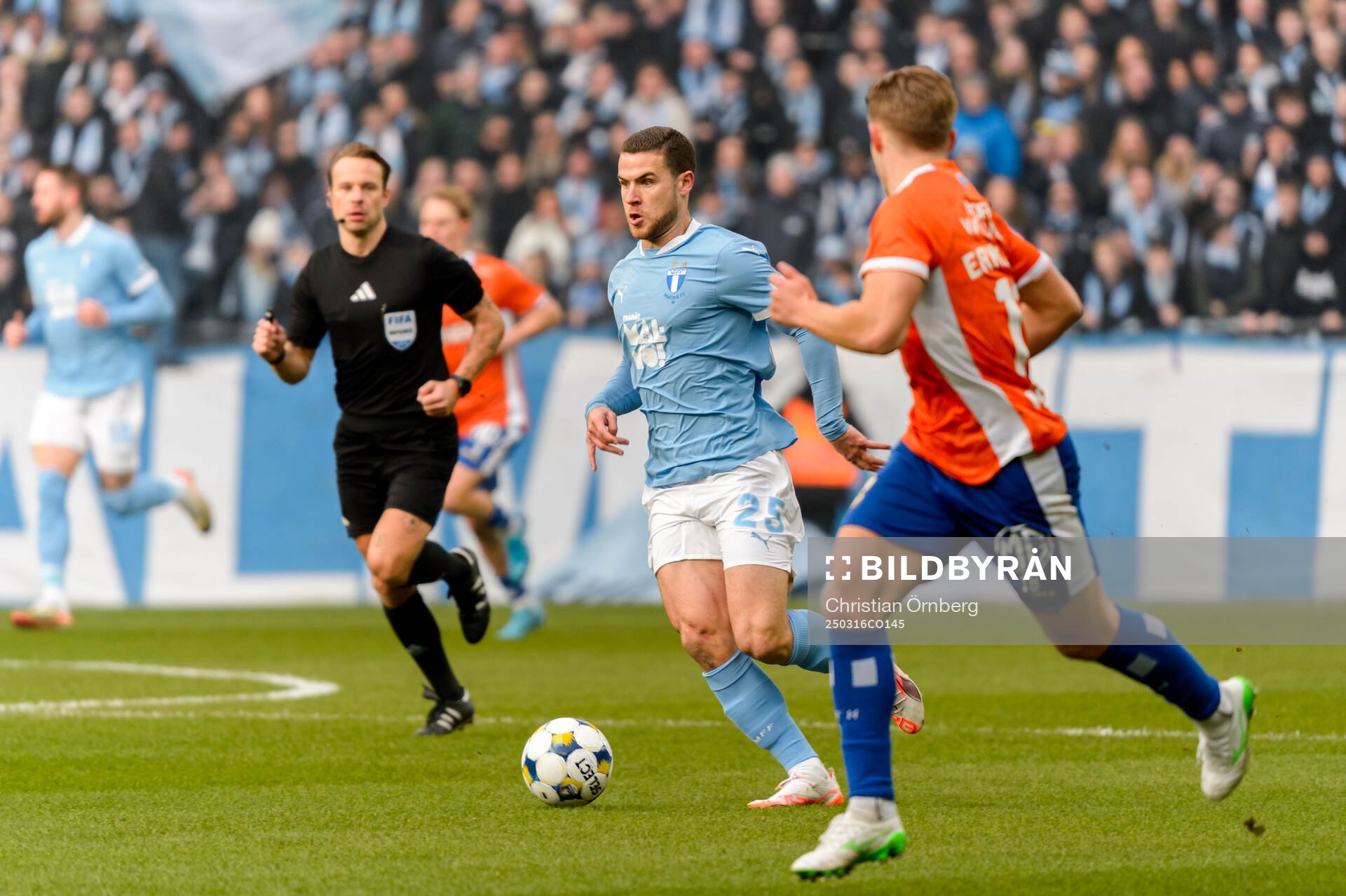 Malmö FFs Gabriel Busanello och IFK Göteborgs Felix