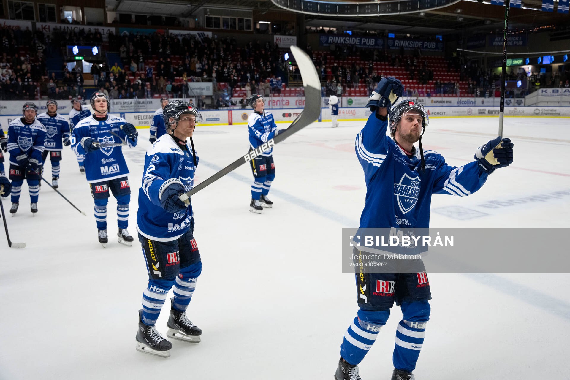 Karlskogas spelar jublar