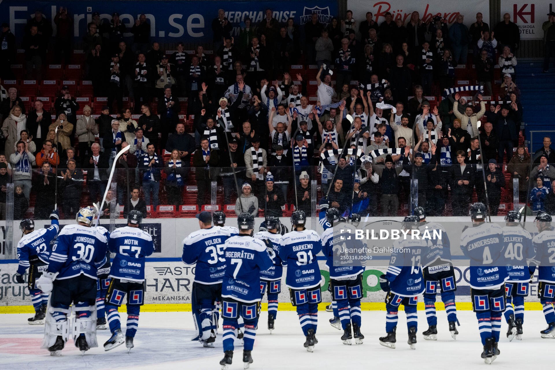 Karlskogas supportar jublar