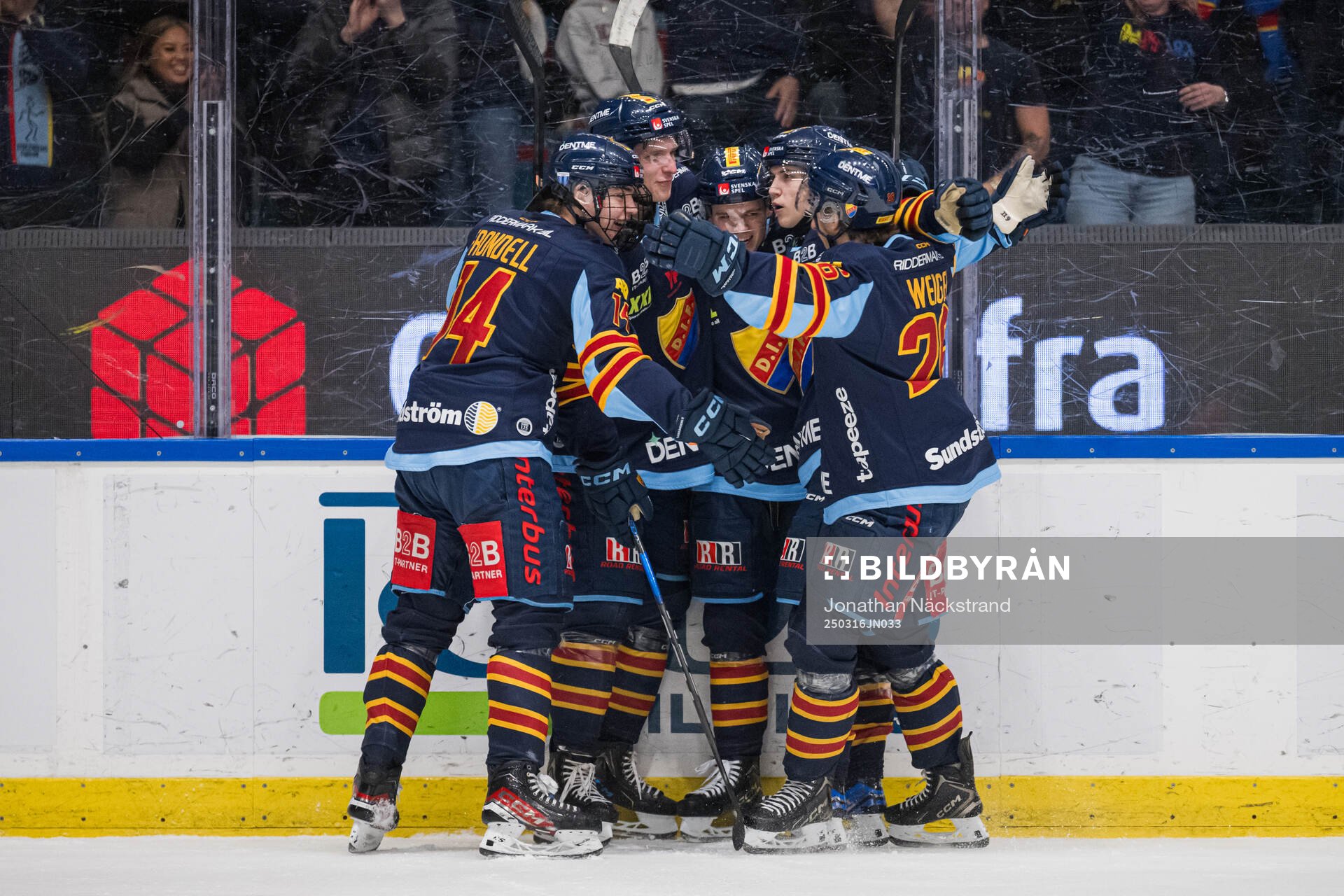 Djurgårdens Mattias Hävelid jublar med lagkamrater