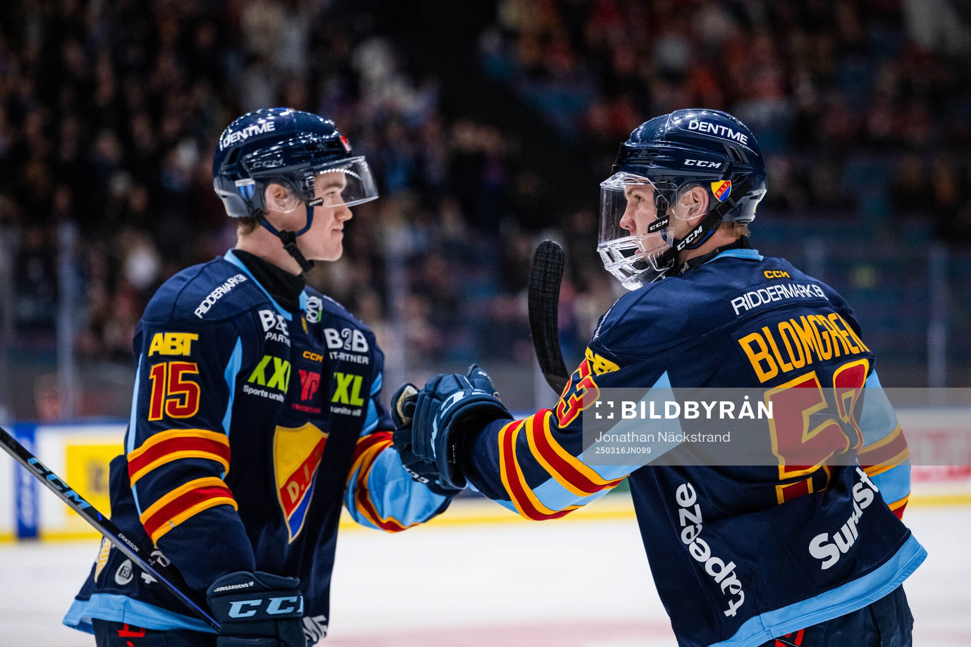 Djurgårdens David Blomgren jublar med Filip Eriksson