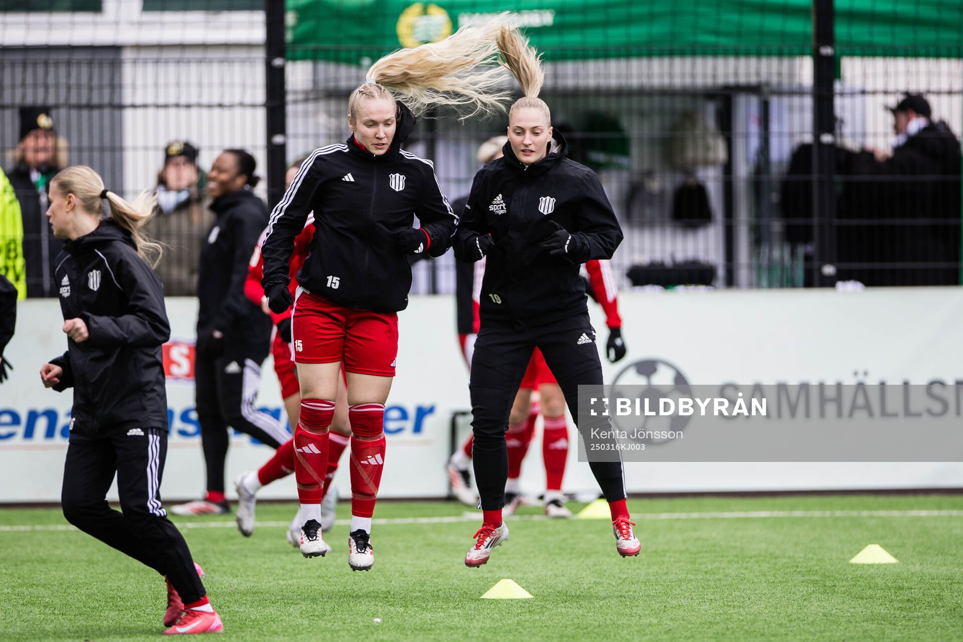 Piteås Maggy Henschler och Emma Viklund