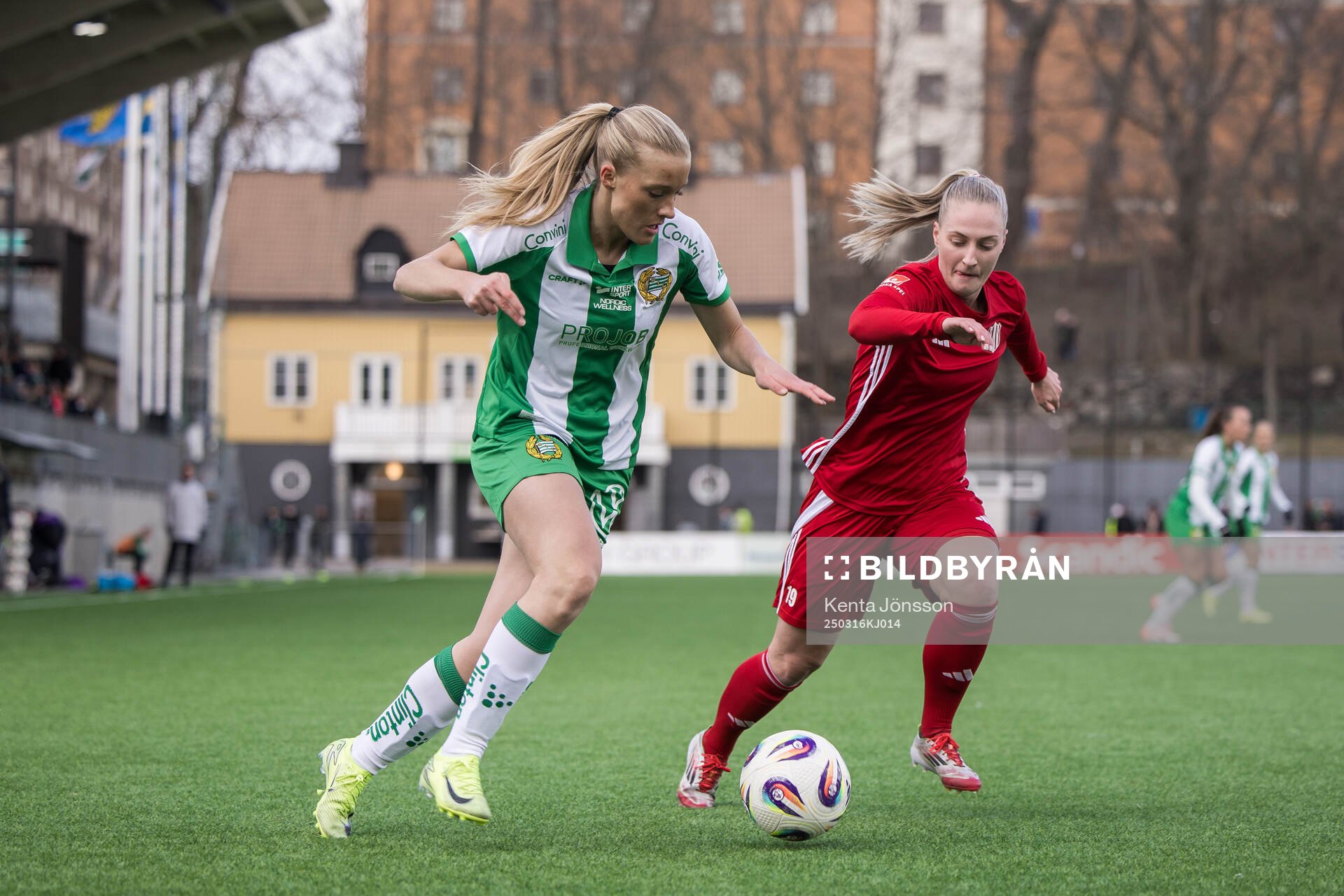 Hammarbys Smilla Holmberg och Piteås Emma Viklund