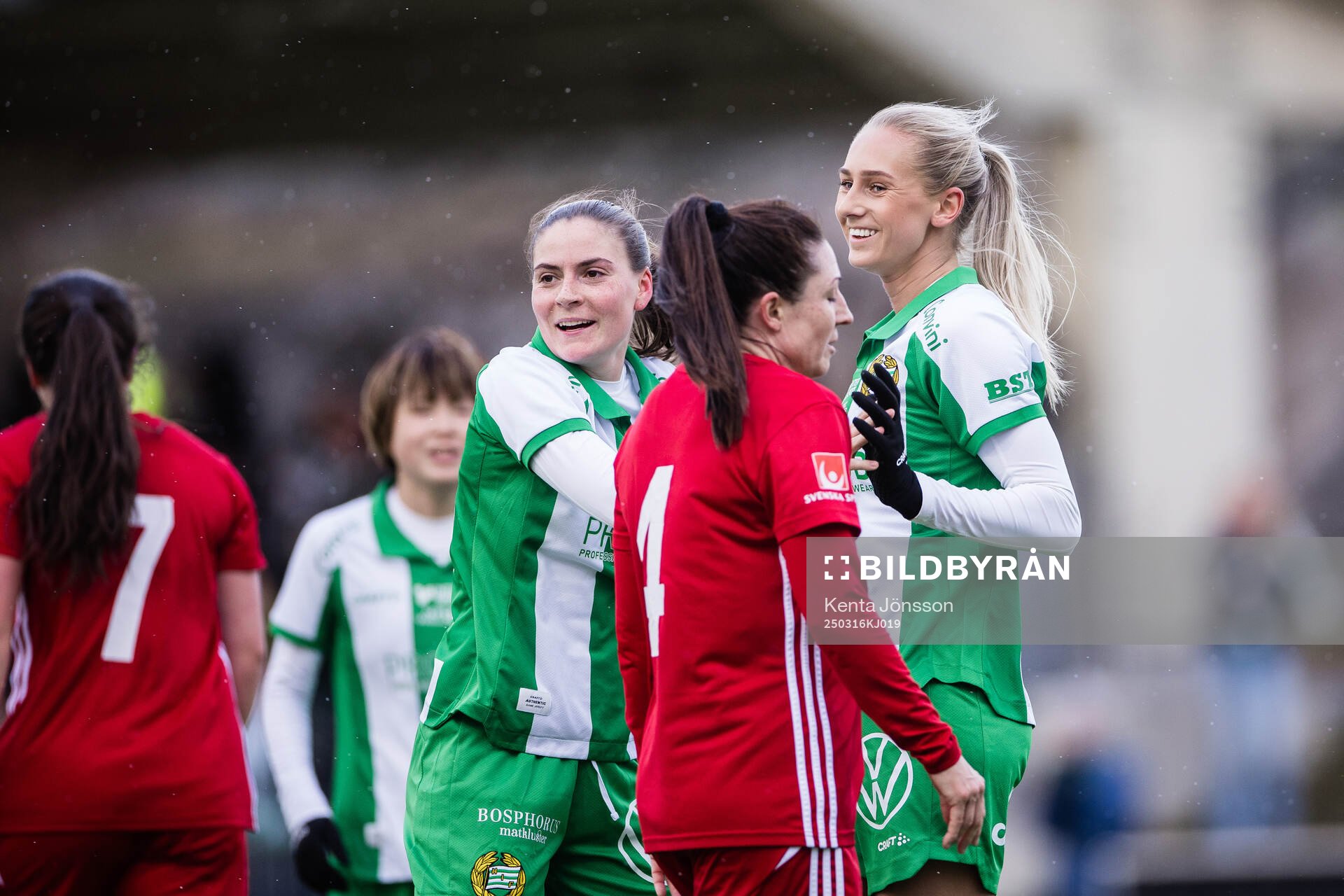 Hammarbys Ellen Wangerheim och Smilla Vallotto jublar