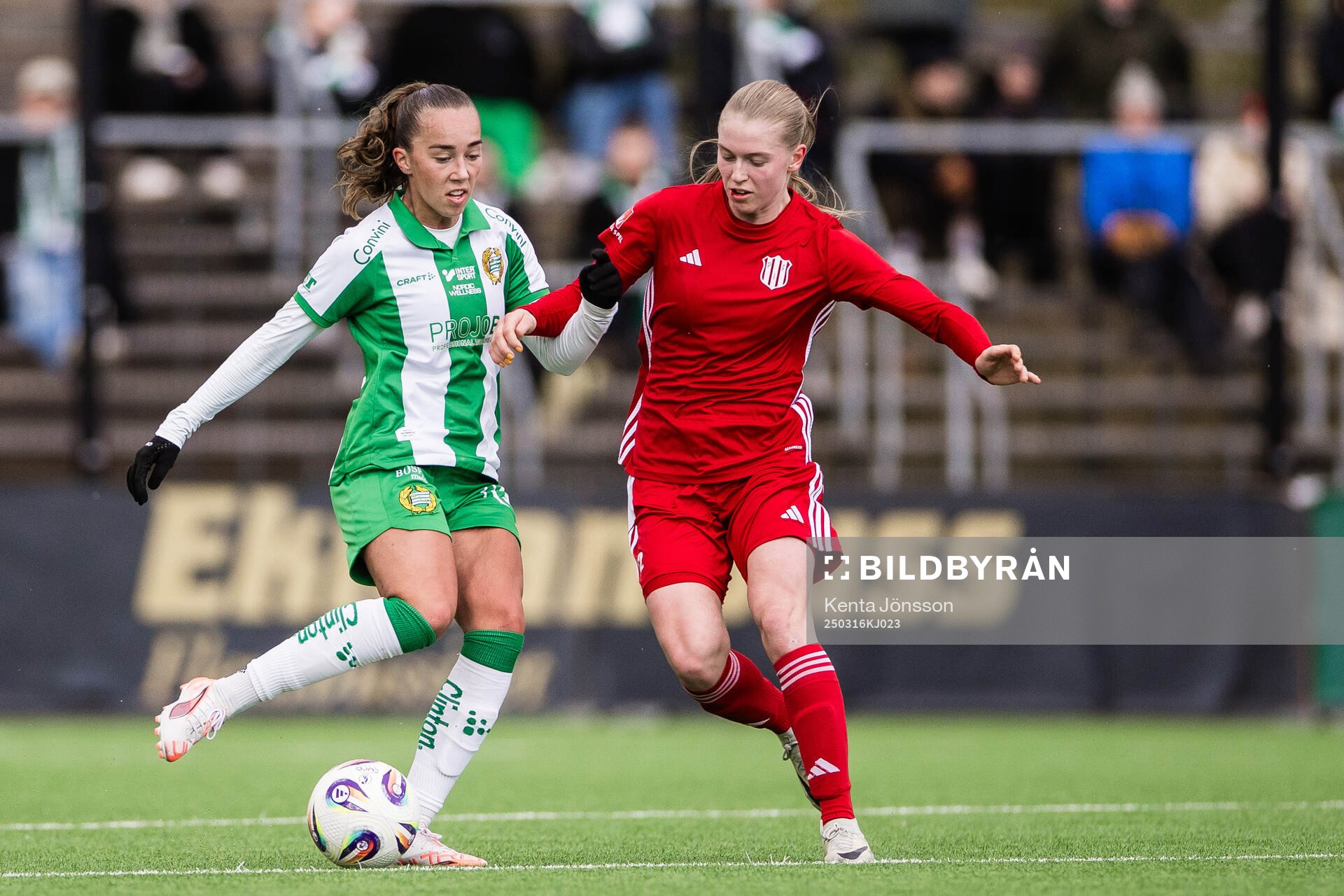 Hammarbys Athinna Persson Lundgren och Piteås Saga Swedman