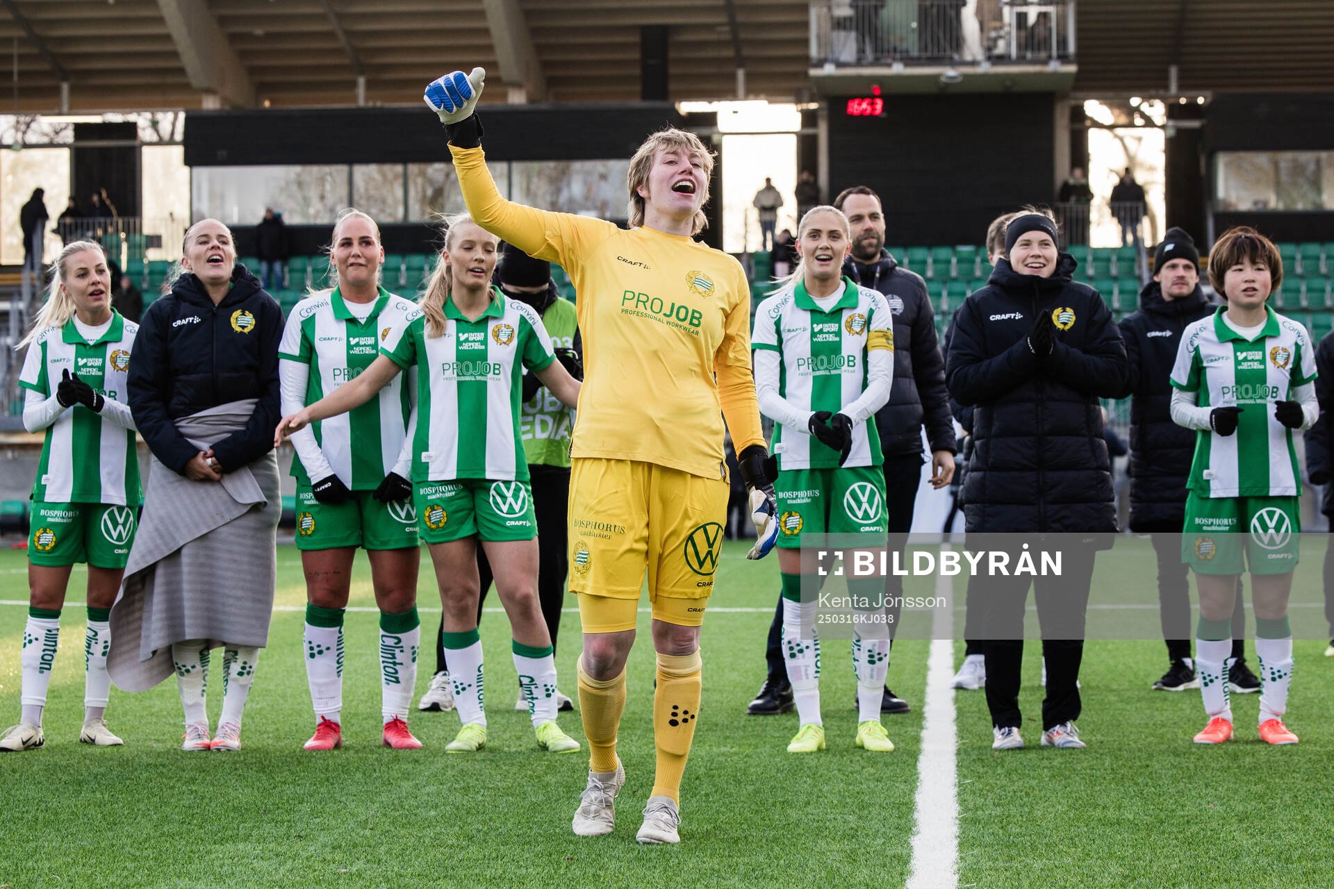 Hammarbys målvakt Moa Edrud jublar