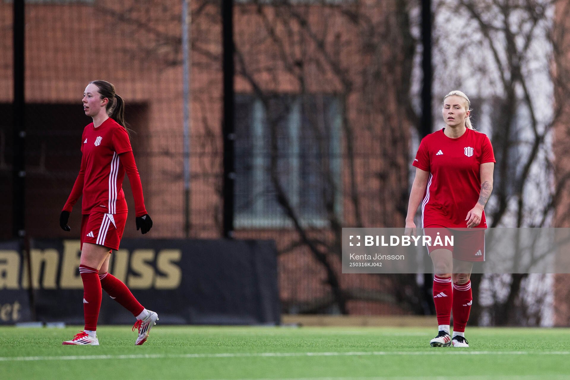 Piteås Emma Åström och Selina Henriksson deppar