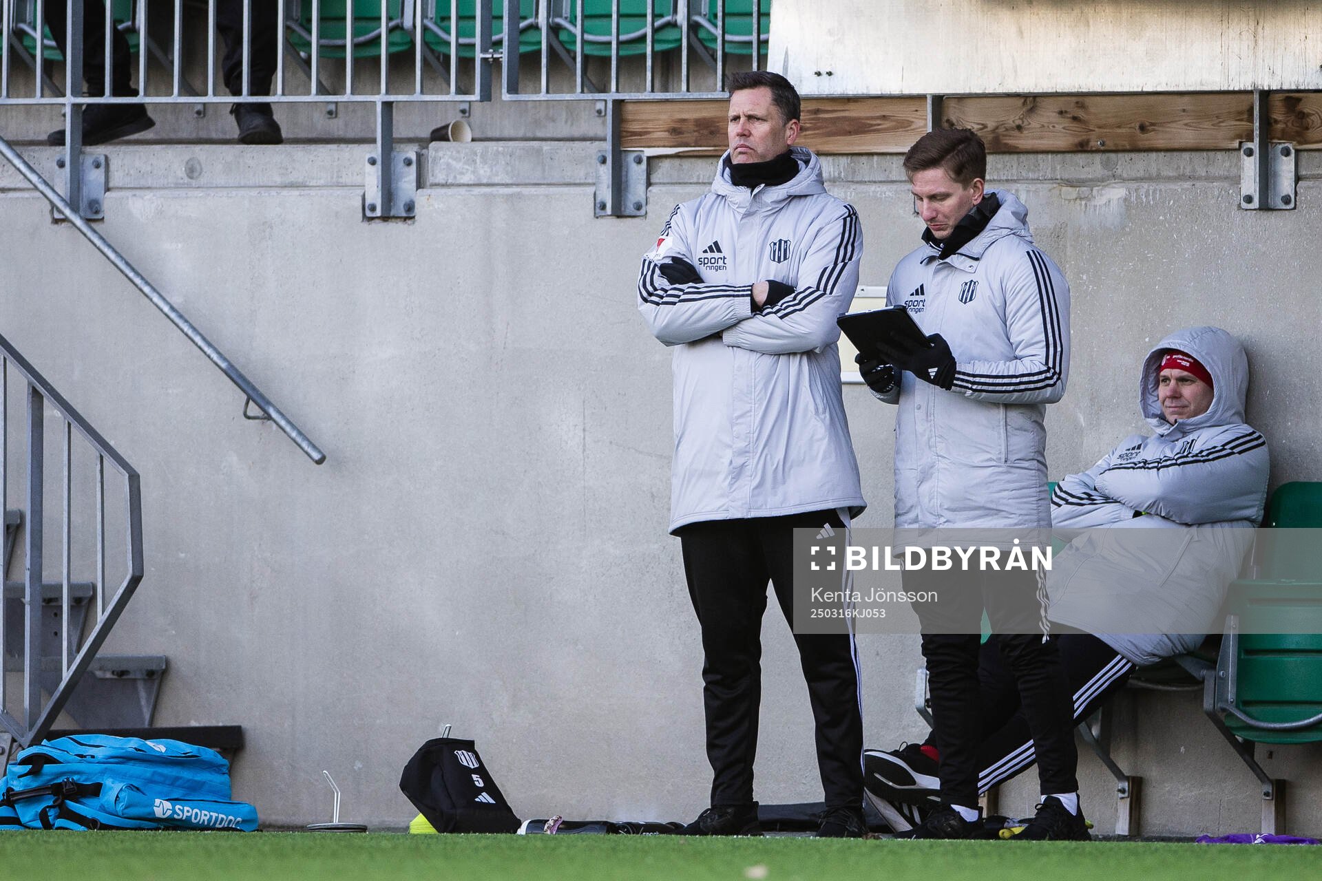 Piteås tränare Fredrik Bernhardsson under fotbollsmatchen i Svenska Cupen mellan Hammarby och Piteå den 16 mars 2025 i Stockholm. 