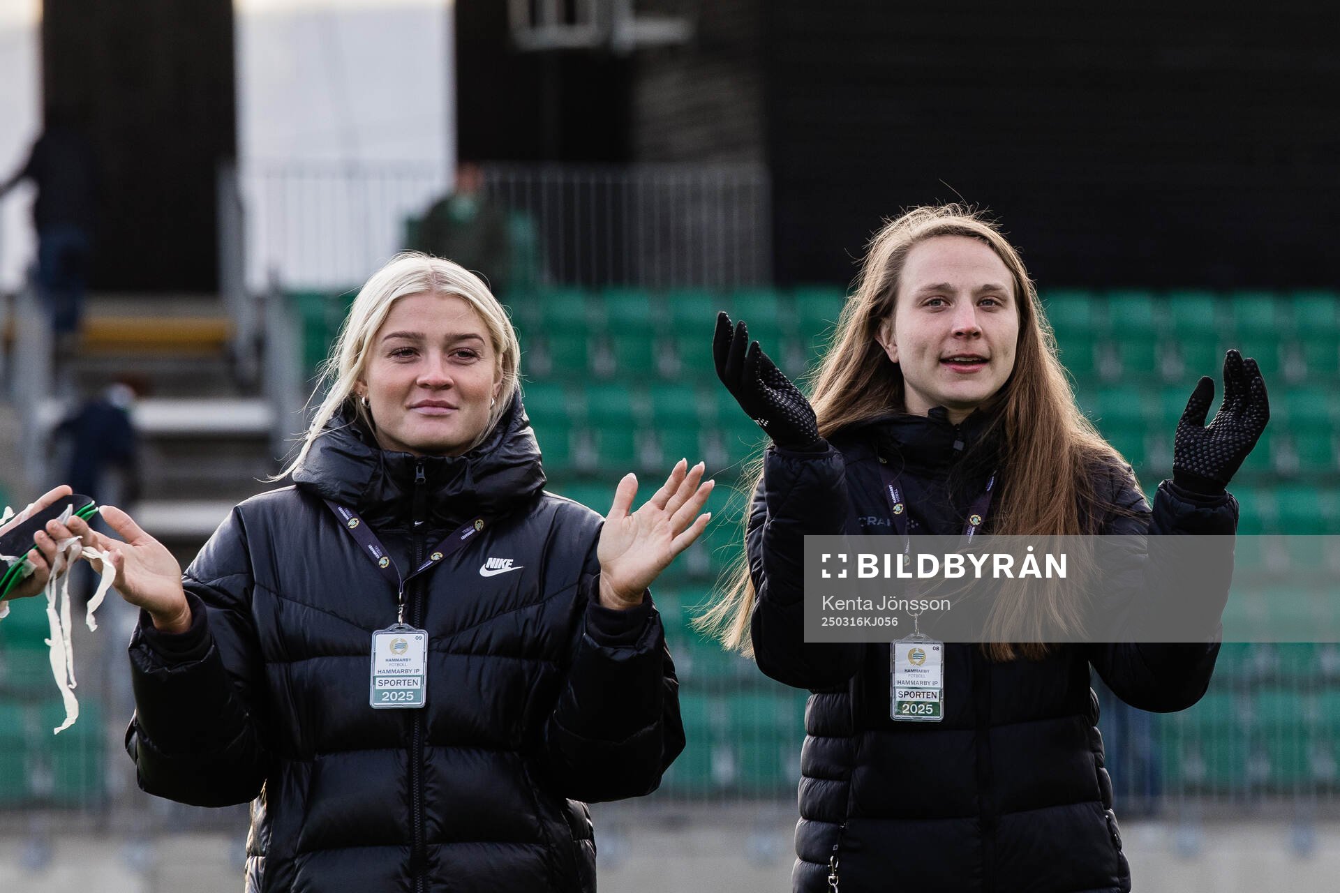 Hammarbys Klara Folkesson och målvakt Anna Tamminen