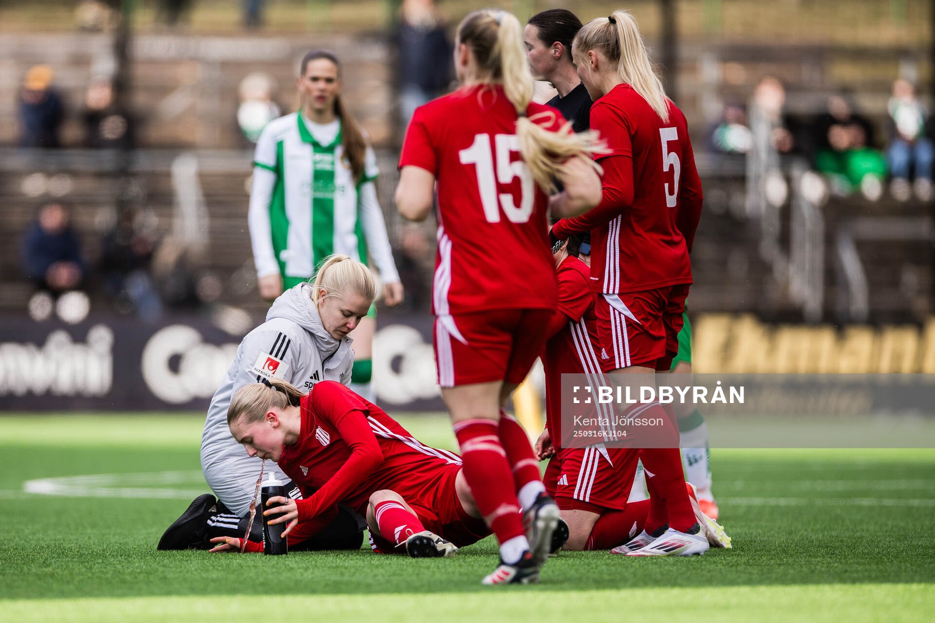 Piteås Saga Swedman har ont under fotbollsmatchen i Svenska Cupen mellan Hammarby och Piteå den 16 mars 2025 i Stockholm. 