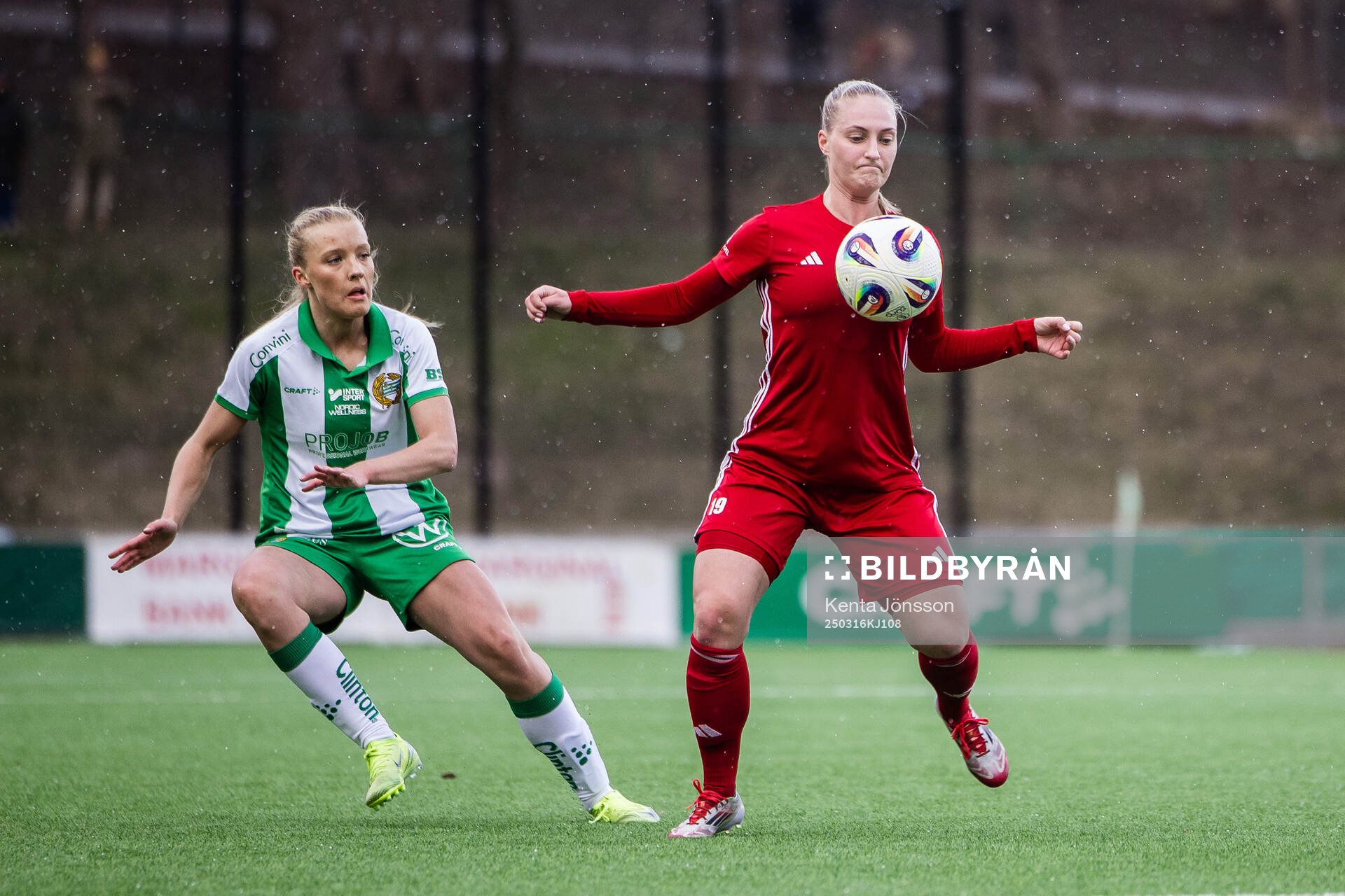 Hammarbys Smilla Holmberg och Piteås Emma Viklund