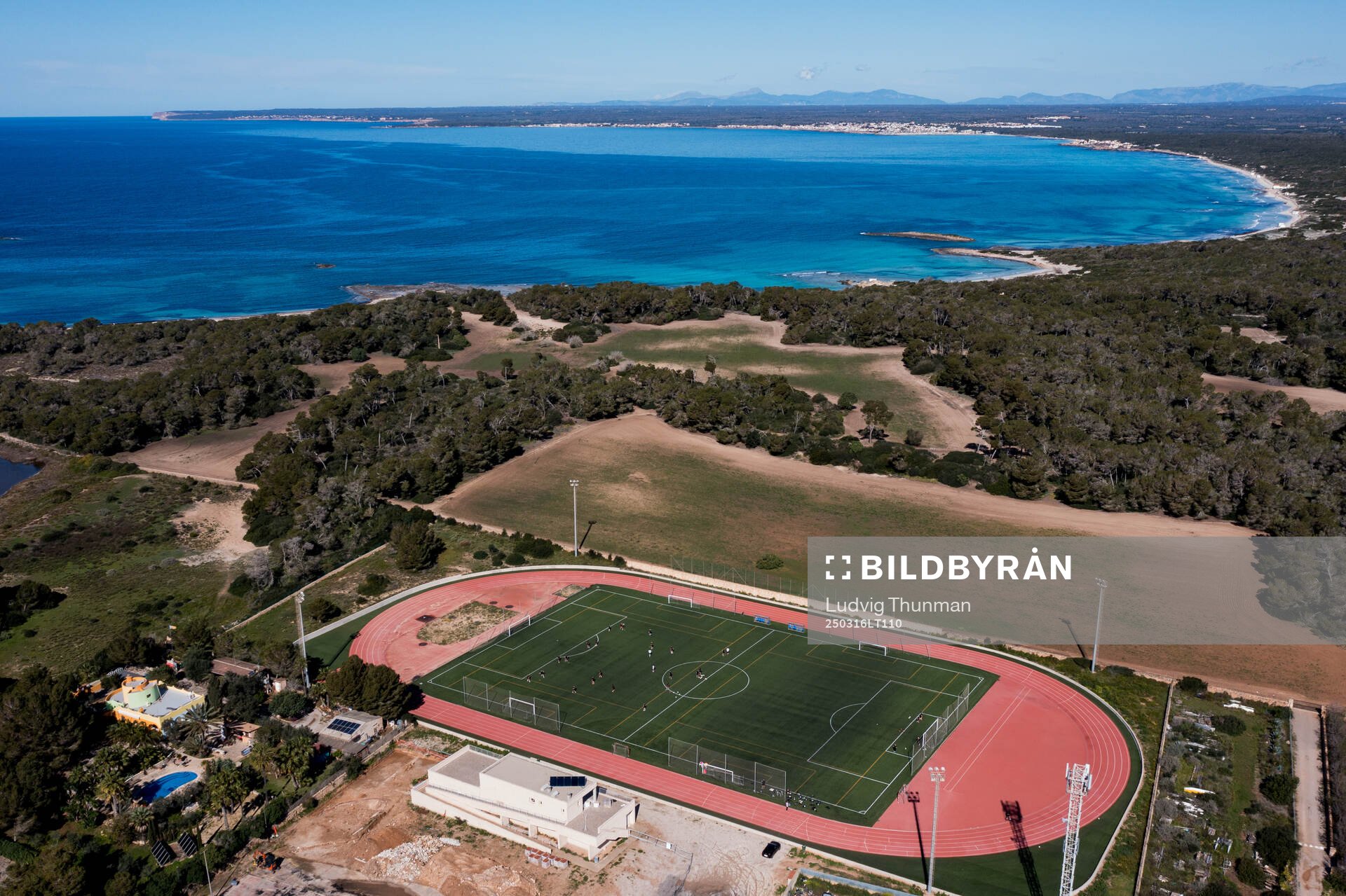 Generell vy över Estadio de fútbol, Colònia de Sant Jordi under en träning med Elfsborg den 16 mars 2025 i Colonia de Sant Jordi. 