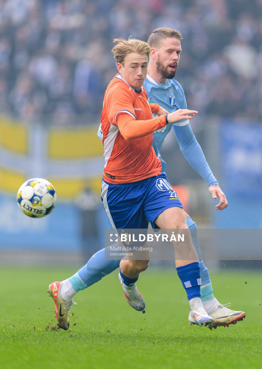 Malmö FFs Pontus Jansson och IFK Göteborgs Noah Tolf