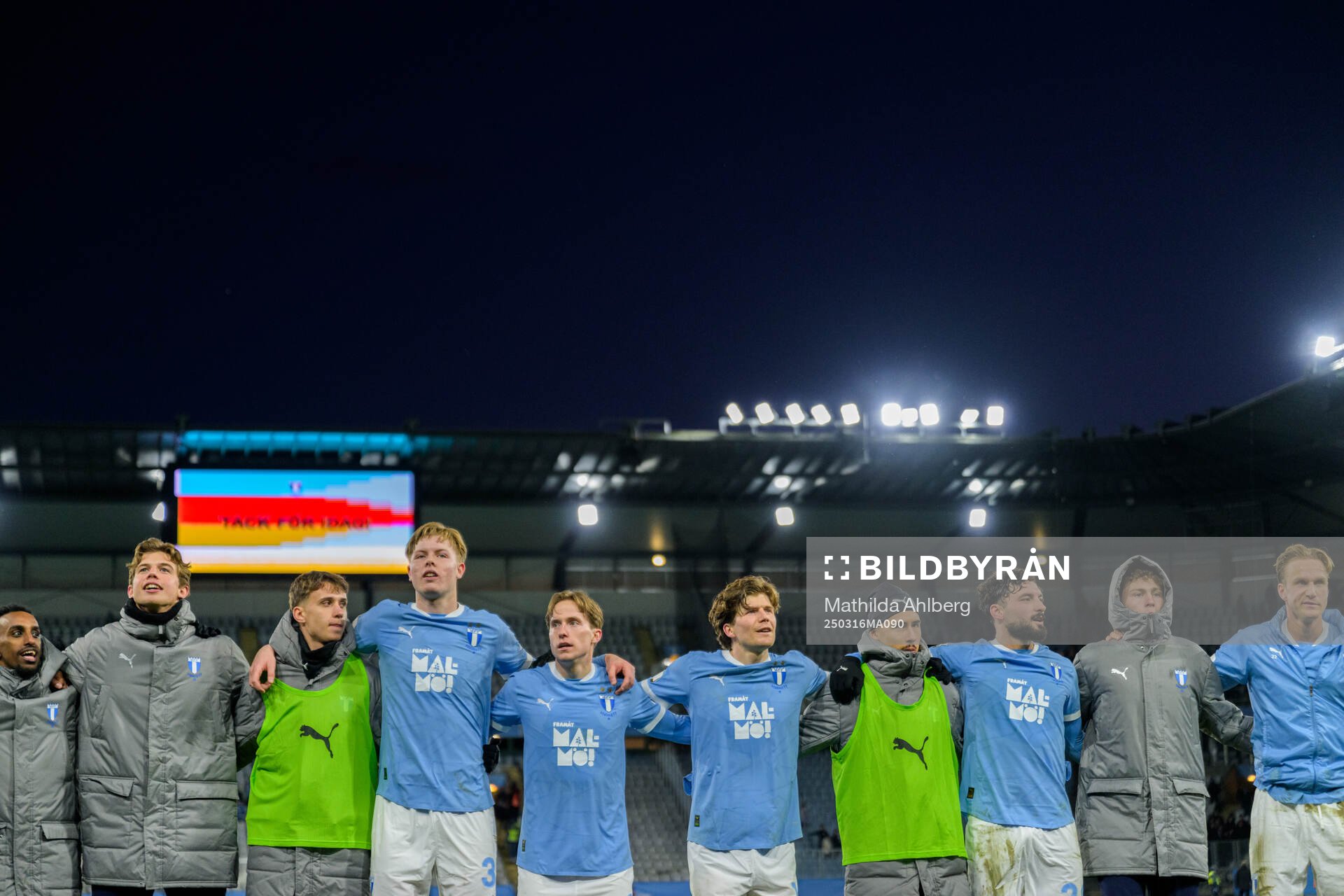 Malmö FFs Oliver Berg jublar med lagkamrater