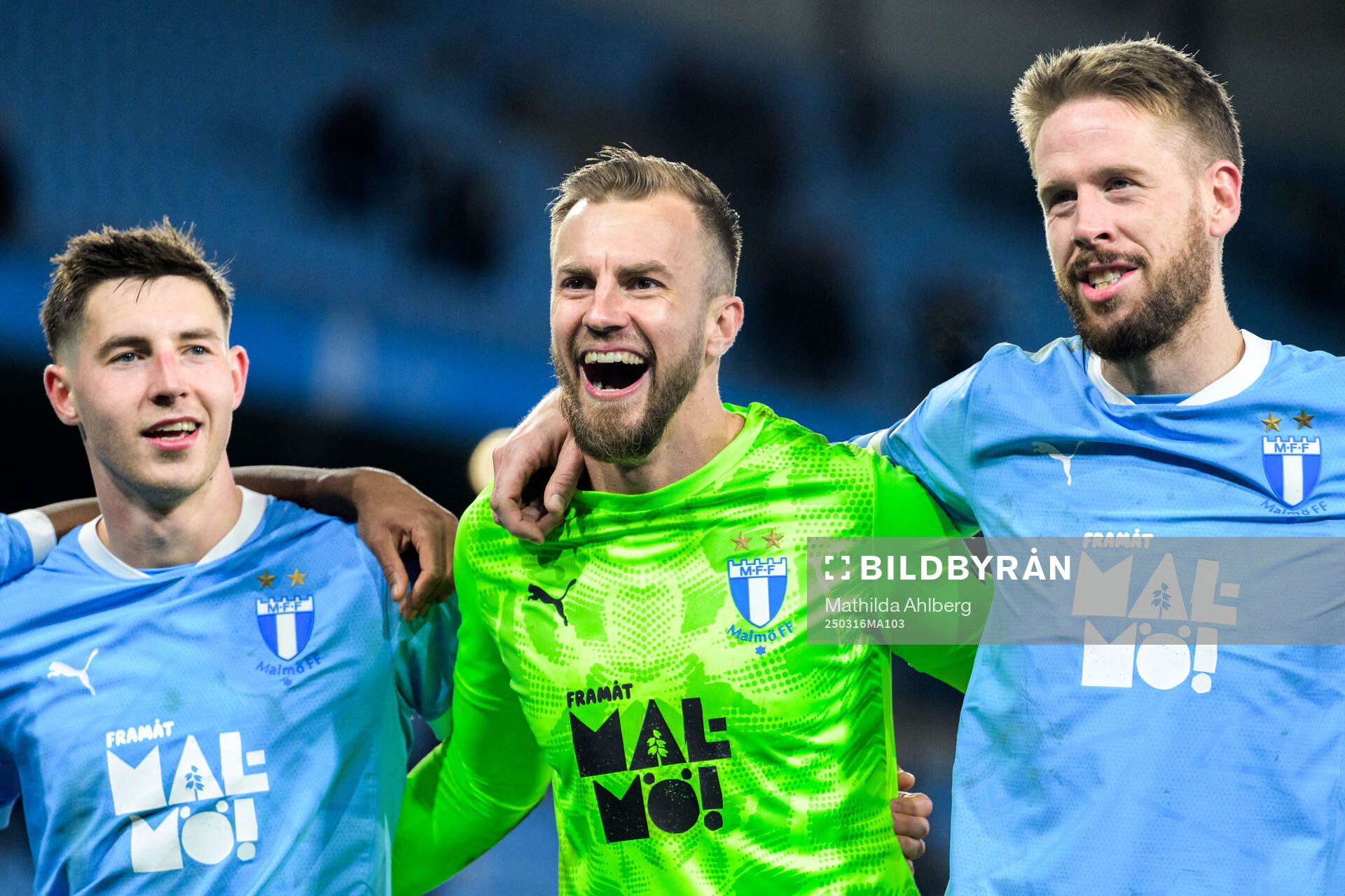 Malmö FFs Lasse Berg Johnsen, målvakt Ricardo Friedrich
